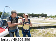 securing parachute for gliding experience. Стоковое фото, агентство Ingram Publishing / Фотобанк Лори