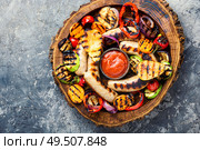 Grilled sausages fried with pear and vegetables. Autumn food.. Grilled sausages with vegetables. Стоковое фото, агентство Ingram Publishing / Фотобанк Лори
