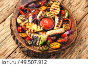 Grilled sausages fried with pear and vegetables. Autumn food.. Grilled sausages with vegetables. Стоковое фото, агентство Ingram Publishing / Фотобанк Лори