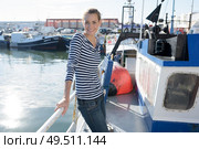 beautiful woman in a port. Стоковое фото, агентство Ingram Publishing / Фотобанк Лори