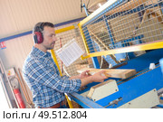 a male worker and industrial furniture modernization. Стоковое фото, агентство Ingram Publishing / Фотобанк Лори