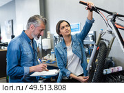 workers in the bicycle repair workshop. Стоковое фото, агентство Ingram Publishing / Фотобанк Лори