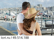 cheerful couple in the port. Стоковое фото, агентство Ingram Publishing / Фотобанк Лори