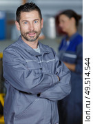 a happy mature mechanic with armscrossed. Стоковое фото, агентство Ingram Publishing / Фотобанк Лори