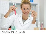 woman scientist holding test tube with pipettes. Стоковое фото, агентство Ingram Publishing / Фотобанк Лори