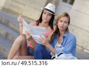lost and confused girl friends looking for directions on map. Стоковое фото, агентство Ingram Publishing / Фотобанк Лори