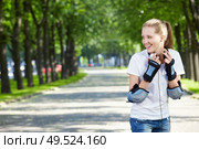 The attractive girl looks aside in park. Стоковое фото, агентство Ingram Publishing / Фотобанк Лори