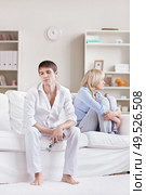 Young couple quarreled looking in different directions. Стоковое фото, агентство Ingram Publishing / Фотобанк Лори