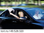 The girl let out of the car handkerchief swelling in the wind. Стоковое фото, агентство Ingram Publishing / Фотобанк Лори