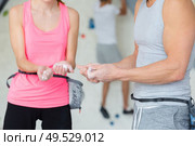 climbers hands with magnesia powder. Стоковое фото, агентство Ingram Publishing / Фотобанк Лори