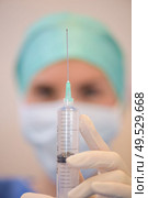 portrait of doctor and needle. Стоковое фото, агентство Ingram Publishing / Фотобанк Лори