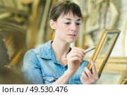 woman restoring an antique frame. Стоковое фото, агентство Ingram Publishing / Фотобанк Лори