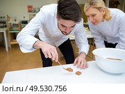 making traditional homemade fudge toffee. Стоковое фото, агентство Ingram Publishing / Фотобанк Лори
