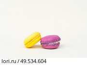 Two fresh macaroon confection over beige background. Fresh macaroon confection. Стоковое фото, агентство Ingram Publishing / Фотобанк Лори