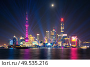laser show over illuminated Lujiazui skyline and Huangpu river at night, Shanghai, China. laser show over Lujiazui skyline and Huangpu river, Shanghai, China. Стоковое фото, агентство Ingram Publishing / Фотобанк Лори