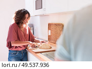 Modern and young couple cooking together at home. Стоковое фото, агентство Ingram Publishing / Фотобанк Лори