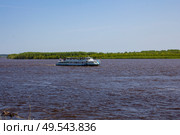 Теплоход пассажирский "Москва-145" на реке Иртыш. Редакционное фото, фотограф Илья Юрукин / Фотобанк Лори