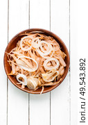 Native American salad of Jerusalem artichoke, horseradish and onion, vegetarian food.. Diet vegetarian salad. Стоковое фото, агентство Ingram Publishing / Фотобанк Лори
