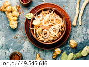Native American salad of Jerusalem artichoke, horseradish and onion, vegetarian food.. Diet vegetarian salad. Стоковое фото, агентство Ingram Publishing / Фотобанк Лори