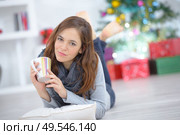 woman layed on floor with a mug of drink. Стоковое фото, агентство Ingram Publishing / Фотобанк Лори