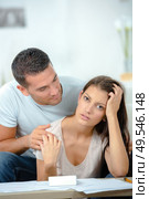 worried couple after fight sitting on sofa. Стоковое фото, агентство Ingram Publishing / Фотобанк Лори