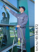 window washer working at building outdoor. Стоковое фото, агентство Ingram Publishing / Фотобанк Лори