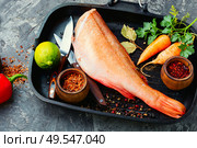 Whole raw fresh red perch or seabass.. Raw red perch. Стоковое фото, агентство Ingram Publishing / Фотобанк Лори