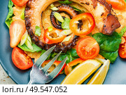 Grilled octopus salad with tomato, spinach, pepper and lemon. Vegetable salad with octopus. Стоковое фото, агентство Ingram Publishing / Фотобанк Лори