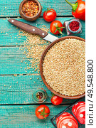 Raw green buckwheat on wooden background,vegan food.Diet concept. Green buckwheat on wooden table. Стоковое фото, агентство Ingram Publishing / Фотобанк Лори