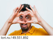man making a hand heart frame. Стоковое фото, агентство Ingram Publishing / Фотобанк Лори
