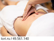 Woman receiving a belly massage in a physiotherapy center. Female patient is receiving treatment by professional osteopathy therapist.. Woman receiving a belly massage in a physiotherapy center. Стоковое фото, агентство Ingram Publishing / Фотобанк Лори