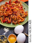  italian pasta with tomatos and herbs on dark wooden table. italian pasta recipe.  . Стоковое фото, агентство Ingram Publishing / Фотобанк Лори