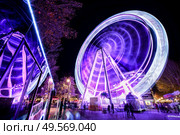 GRANADA, ANDALUSIA, SPAIN. DECEMBER 30TH, 2019 Ferris wheel at night at the fair. GRANADA, ANDALUSIA, SPAIN. DECEMBER 30TH, 2019. Ferris wheel at night. Стоковое фото, агентство Ingram Publishing / Фотобанк Лори