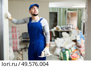 Portrait of a builder in the process of working on a construction site. Стоковое фото, фотограф Яков Филимонов / Фотобанк Лори