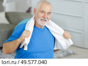 elderly gentleman with towel around his neck. Стоковое фото, агентство Ingram Publishing / Фотобанк Лори
