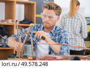 builder working with cooper wires. Стоковое фото, агентство Ingram Publishing / Фотобанк Лори