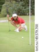 woman golfer feeling disappointed after golf ball missed the hole. Стоковое фото, агентство Ingram Publishing / Фотобанк Лори
