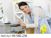 maid steals money from the table at home. Стоковое фото, агентство Ingram Publishing / Фотобанк Лори