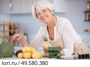 mature smiling woman with fruits and vegetables. Стоковое фото, агентство Ingram Publishing / Фотобанк Лори
