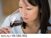 young woman smells the wine. Стоковое фото, агентство Ingram Publishing / Фотобанк Лори