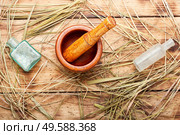 Mortar with medicinal herb sweetgrass or holy grass.Herbal medicine.Herbalism. Hierochloe in herbal medicine. Стоковое фото, агентство Ingram Publishing / Фотобанк Лори