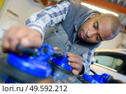 Man holding glass with suction pads. Стоковое фото, агентство Ingram Publishing / Фотобанк Лори