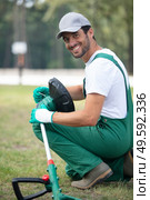 happy professional garden systems installator. Стоковое фото, агентство Ingram Publishing / Фотобанк Лори