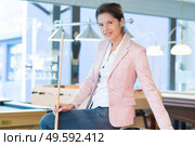 twenty something beautiful girl sitting on a pool table. Стоковое фото, агентство Ingram Publishing / Фотобанк Лори