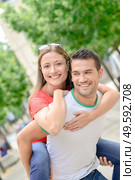 a couple on a piggy back. Стоковое фото, агентство Ingram Publishing / Фотобанк Лори