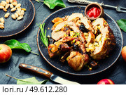 Homemade baked lean pork roll with apples and dates. Roasted meat roll.. Meat roll with dates and apples. Стоковое фото, агентство Ingram Publishing / Фотобанк Лори