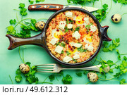 Israeli shakshuka made from fried eggs, tomato, minced lamb and hot spices.. Israeli shakshuka,scrambled eggs. Стоковое фото, агентство Ingram Publishing / Фотобанк Лори
