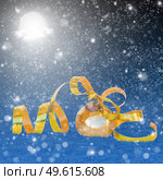 golden chrismas ball with bow at night  in snow background. Стоковое фото, агентство Ingram Publishing / Фотобанк Лори