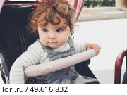 Little baby sitting in her pram for a walk. Стоковое фото, агентство Ingram Publishing / Фотобанк Лори