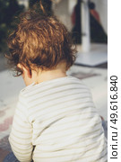 Backview of a baby playing in nature. Стоковое фото, агентство Ingram Publishing / Фотобанк Лори